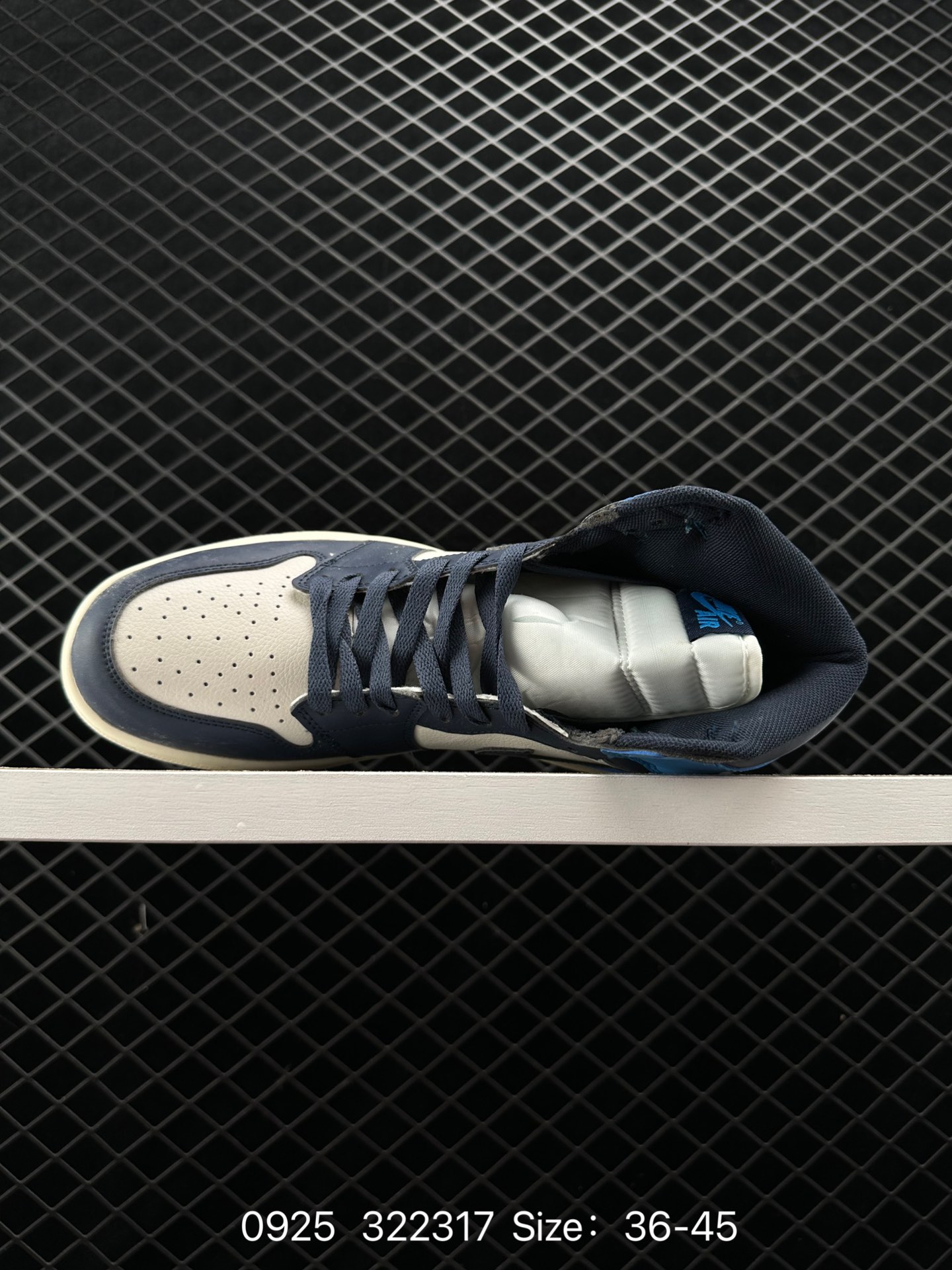 （NIKE）AIR JORDAN 1 MID